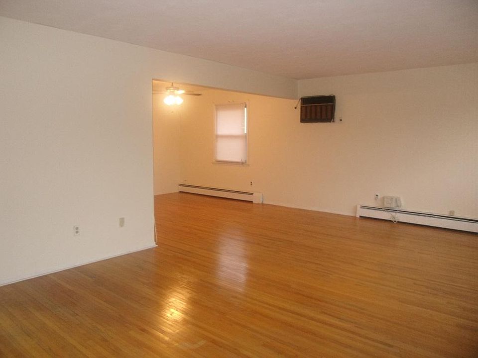 1st image of 27-03 203rd St