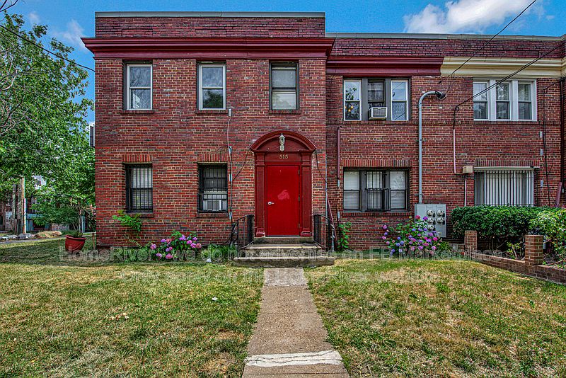 1st image of 515 Franklin St NE APT 2