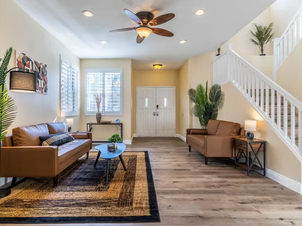 28729 Woodside Dr, Saugus, CA 91390