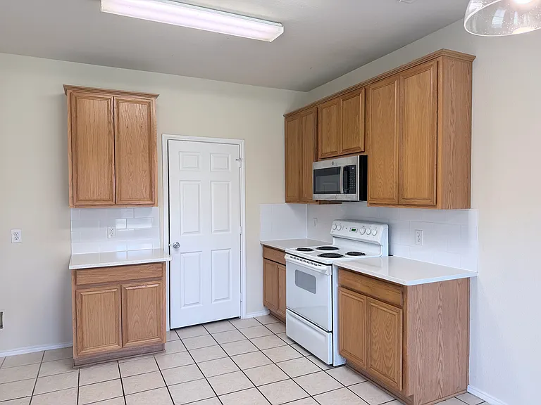 3200 Nandina St — Photo 8