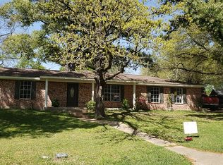 3313 Parr Dr, Huntsville, TX 77320