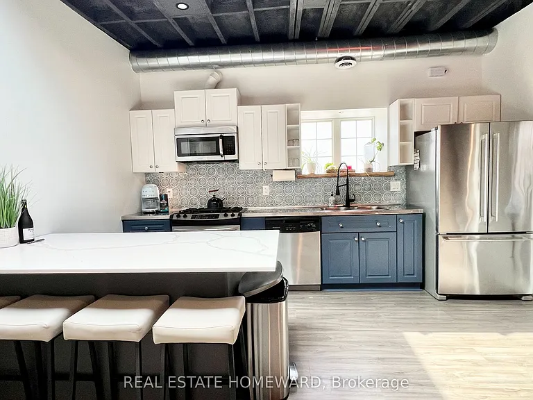 1233 Dundas St E — Photo 12
