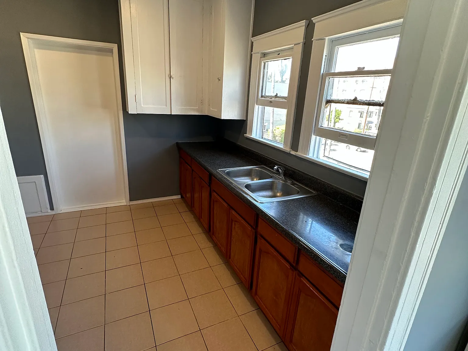 Studio, 550 sqft, $1,800 — Photo 3