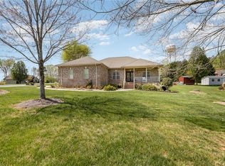 102 Salem Ct, Randleman, NC 27317