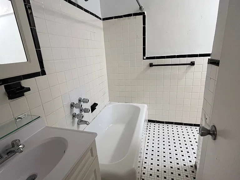 3420 Avenue H #2J — Photo 8