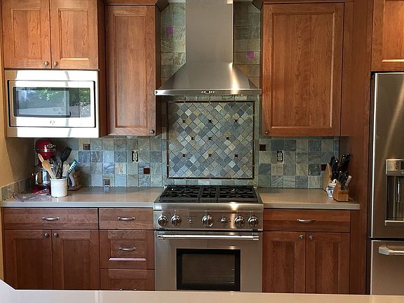 Updated kitchen with gas 