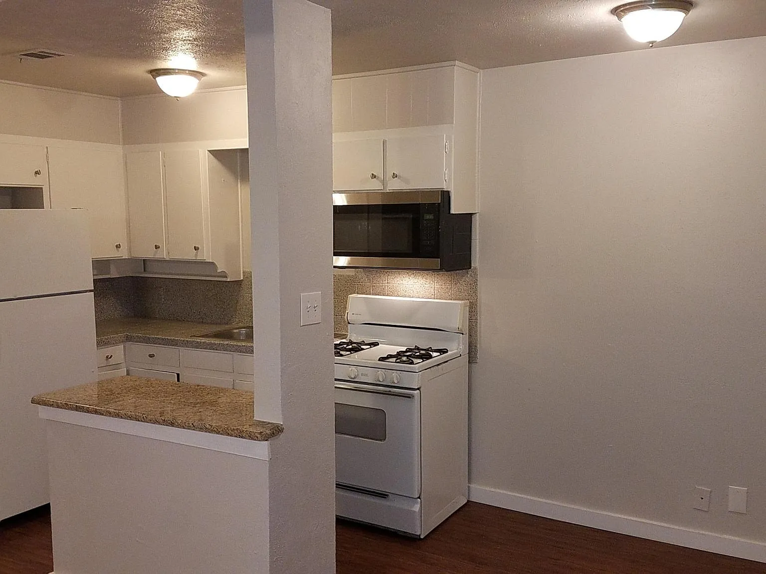 2505 Louise St — Photo 3