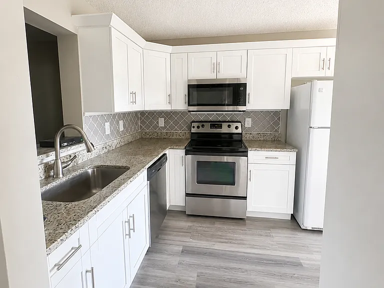 3174 Beecher Dr E — Photo 8