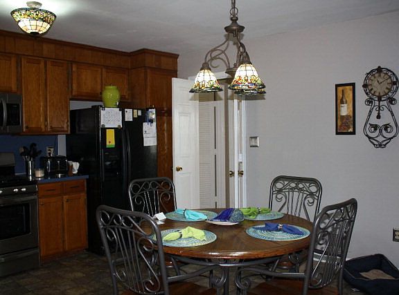 5th image of 1608 Meadowview Ln