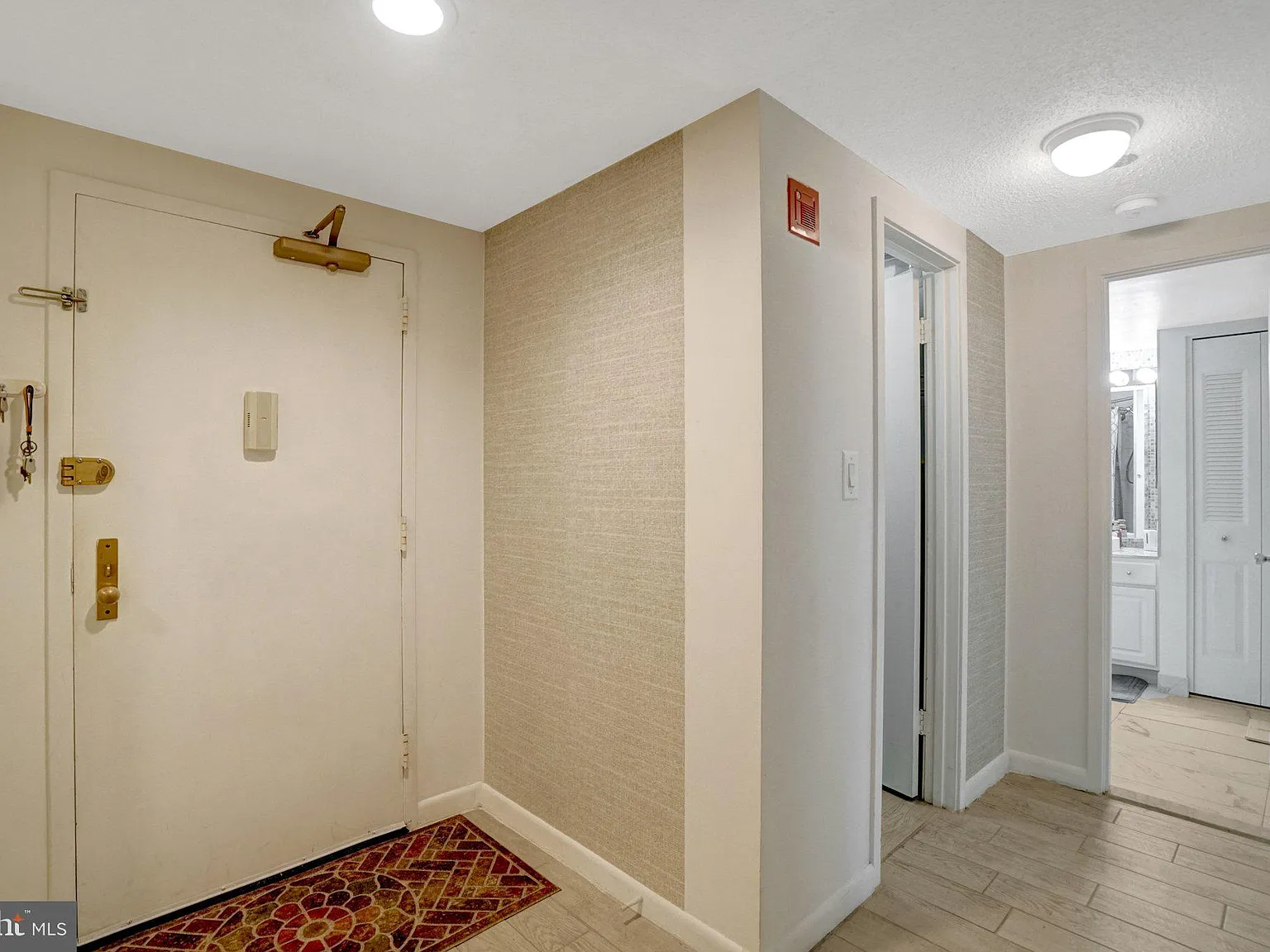 Skyline House Condominium — Photo 3
