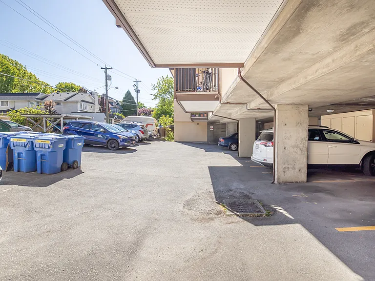 1030 W 14th Ave — Photo 3