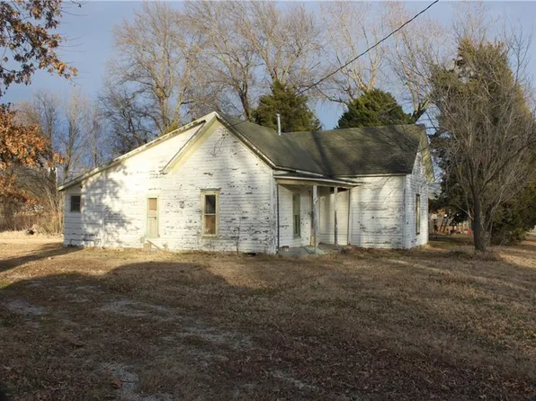 411 W Oak St, Weir, KS 66781