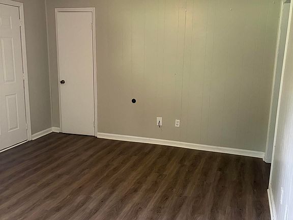 4th image of 902 Aldhouse Ave