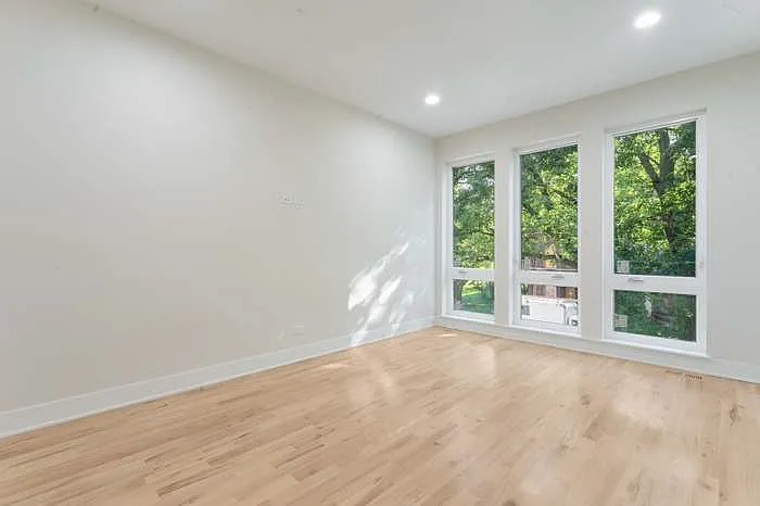 6404 S Vernon Ave #2 — Photo 2