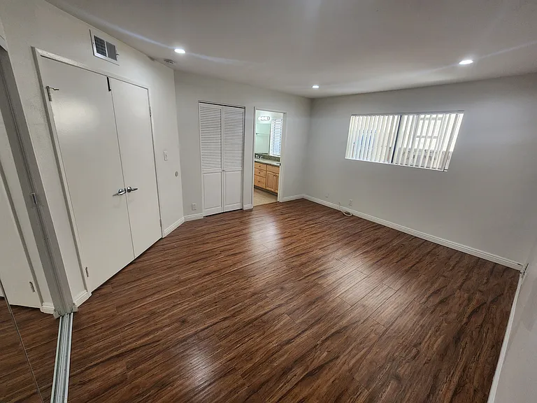 626 N Isabel St #202 — Photo 19