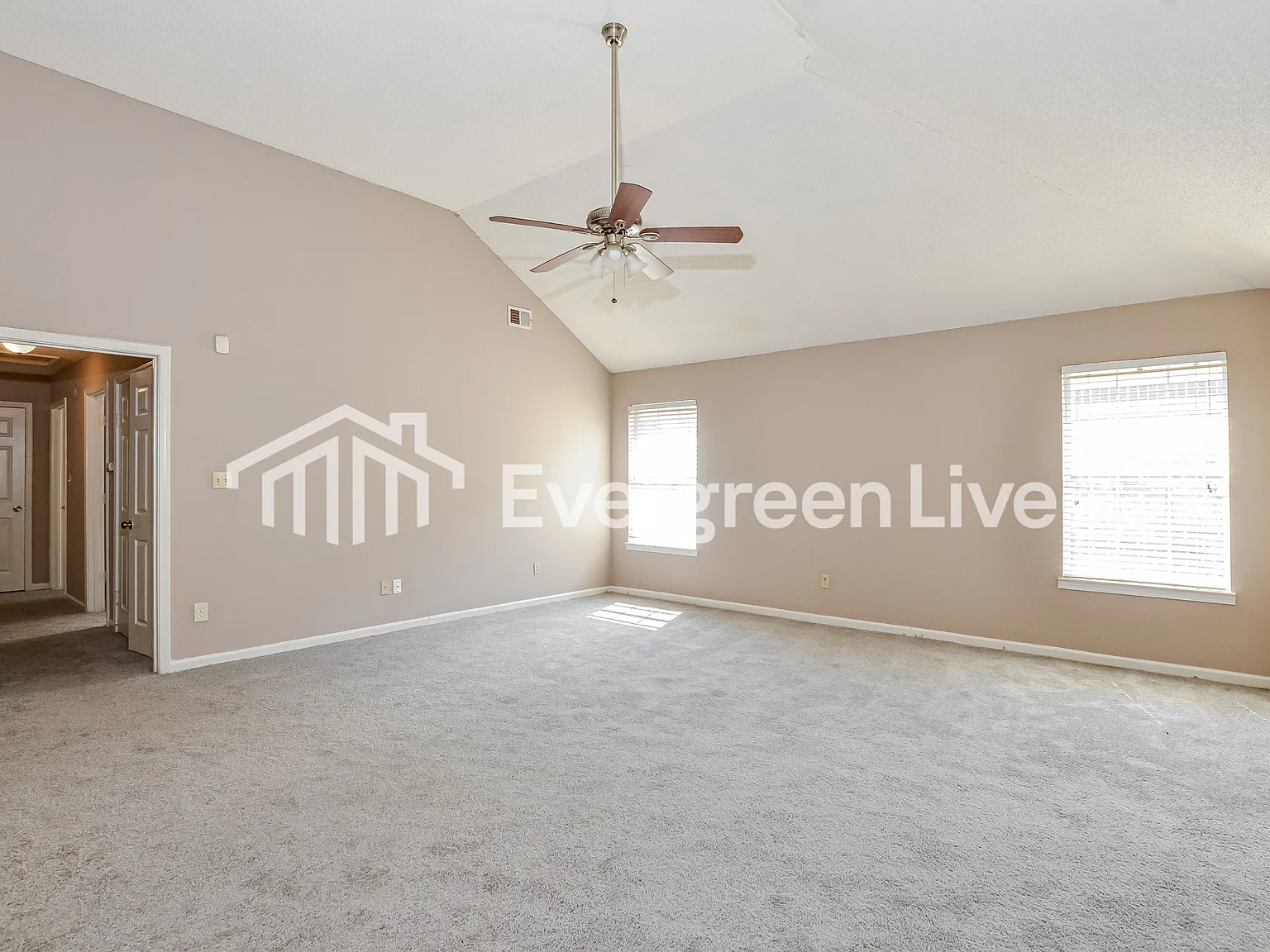 4 bed, 2.0 bath, 1422 sqft, $1,295 — Photo 4
