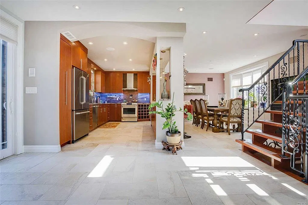 3 bed, 2.5 bath, 3150 sqft, $5,800 — Photo 4