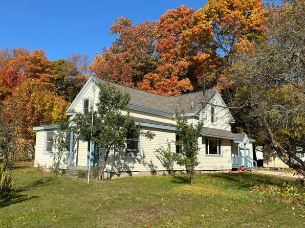 3490 S Oakwood Dr, Sault Sainte Marie, MI 49783