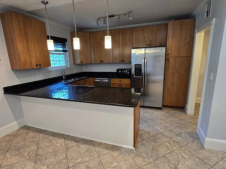 612 E Church St — Photo 9