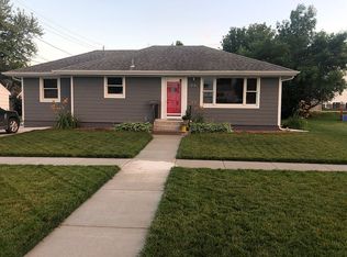 510 E 1st St, Carroll, IA 51401