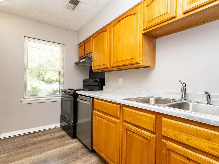 305 Sunrise Ln #C — Photo 4