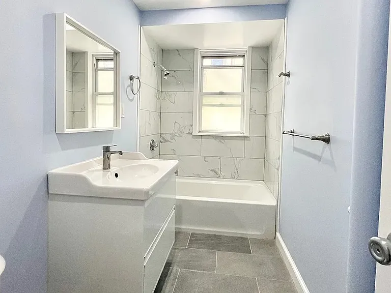 300 Summit Ave — Photo 6