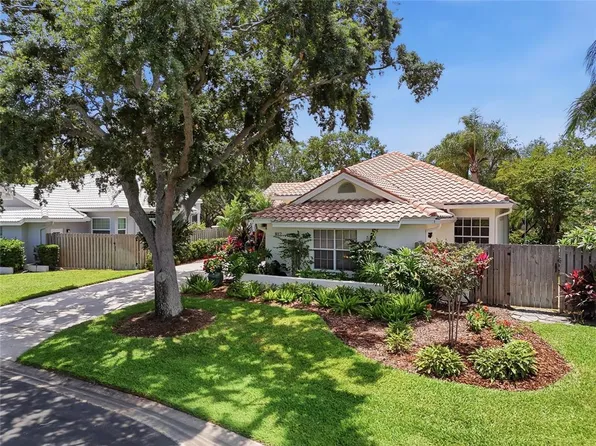 812 Live Oak Ter NE, Saint Petersburg, FL 33703