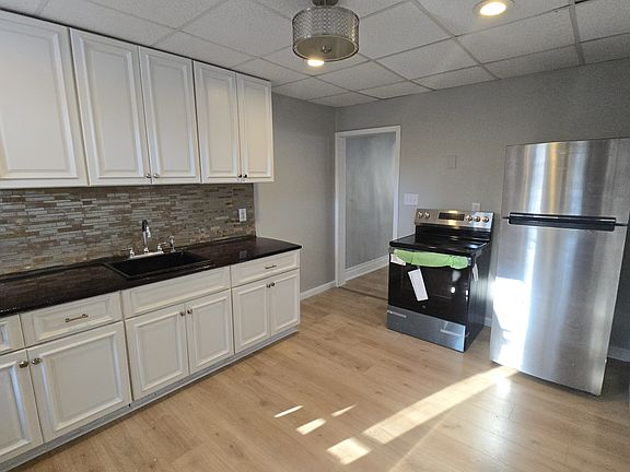 3rd image of 717 E Norwegian St #1