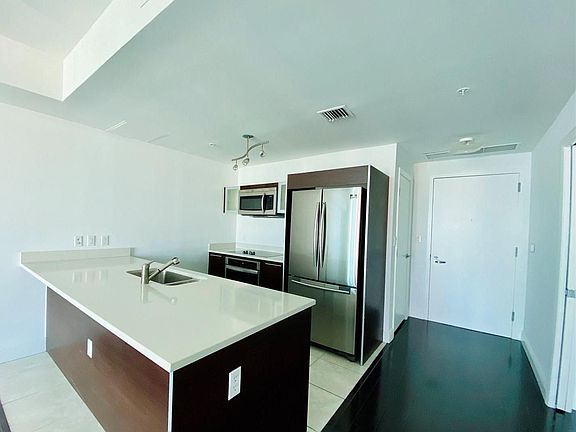 2nd image of 1900 N Bayshore Dr APT 3208