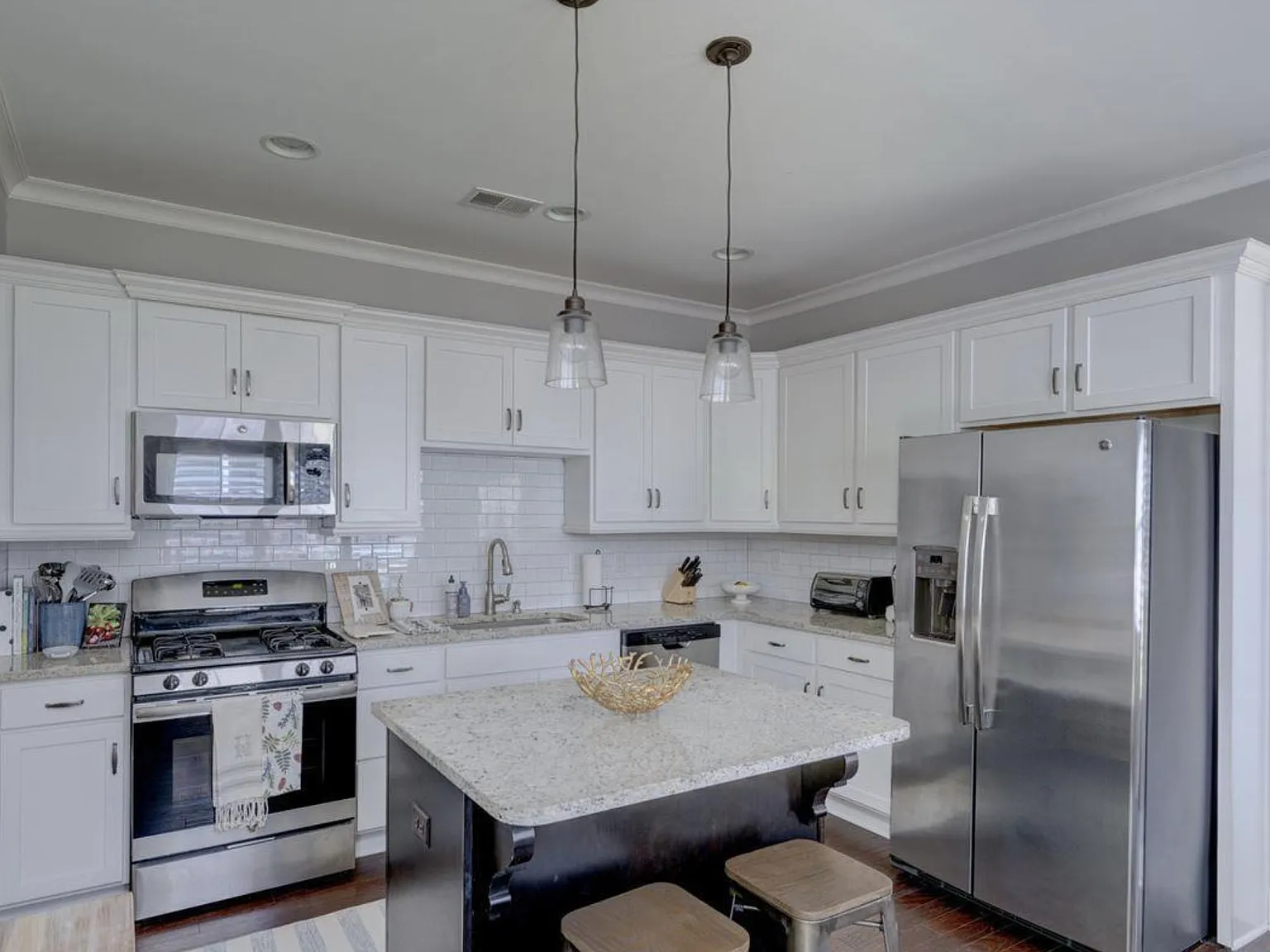 3 bed, 1745 sqft, $2,500 — Photo 3