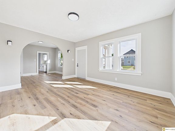 2nd image of 340 W 5th St