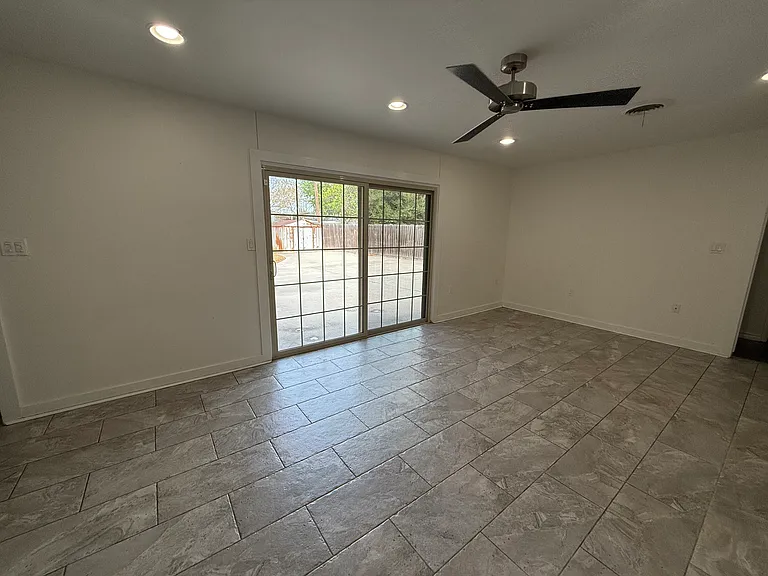 4638 Wilma Dr — Photo 34
