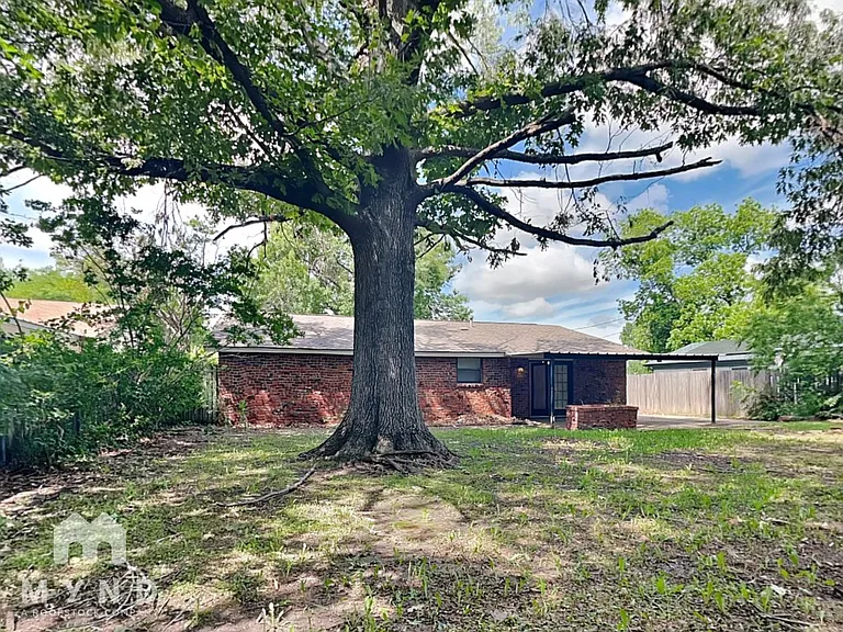 605 Thompson Dr — Photo 20
