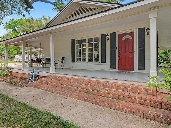 3rd image of 721 Jenkins Rd