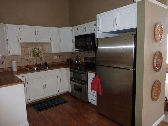 Kitcher with Newer Appliances