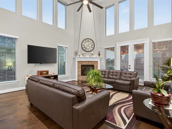 215 Dominion Dr, Wylie, TX 75098