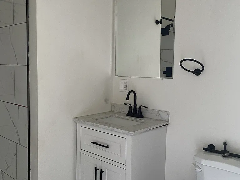 11 E Walnut St #3 — Photo 9