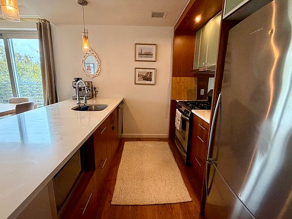 5th image of 154 Skillman Ave APT 4A