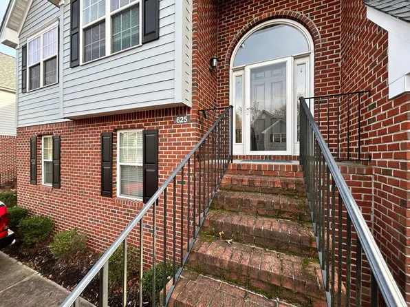 625 Estates Way, Chesapeake, VA 23320
