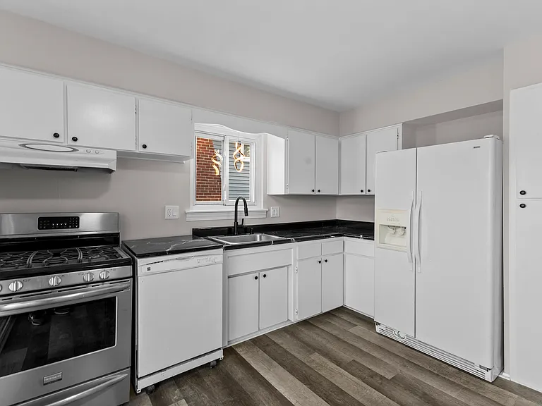 9651 Blaty St — Photo 11