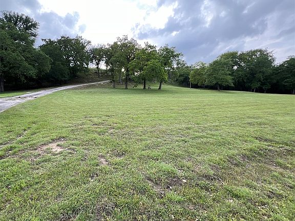 3rd image of 900 Squaw Creek Rd