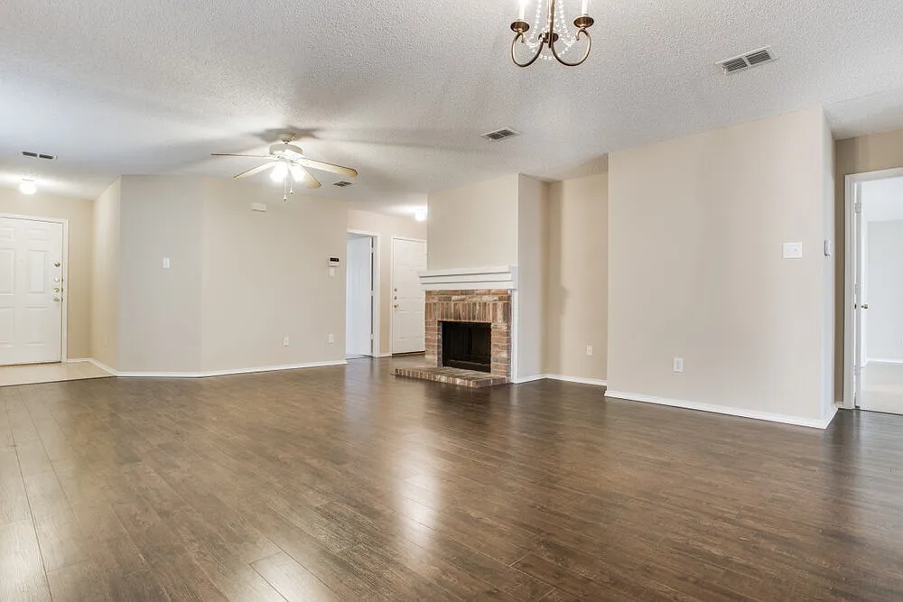 3 bed, 2.0 bath, 1648 sqft, $2,190 — Photo 2