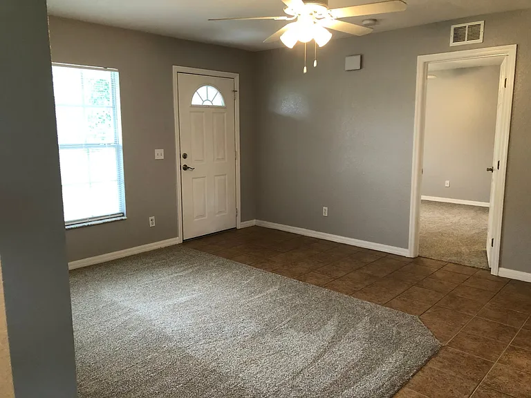1035 7th St NE — Photo 6