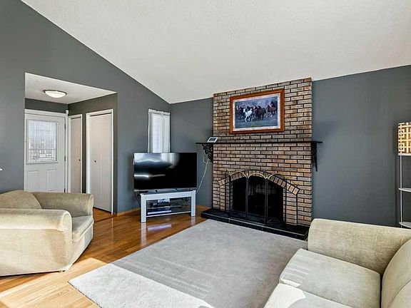 4th image of 76 Cedardale Cres SW #28