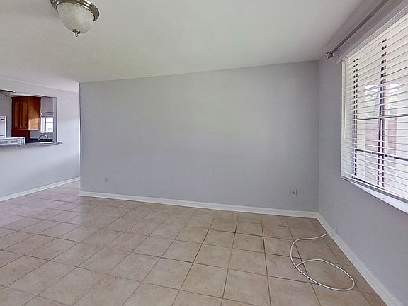 5th image of 1749-1751 Sheridan Ln S