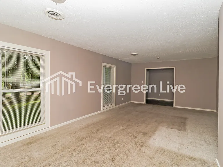 341 Forest Ave — Photo 3