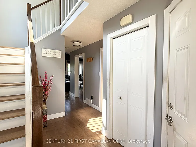 197 Baxter St — Photo 4