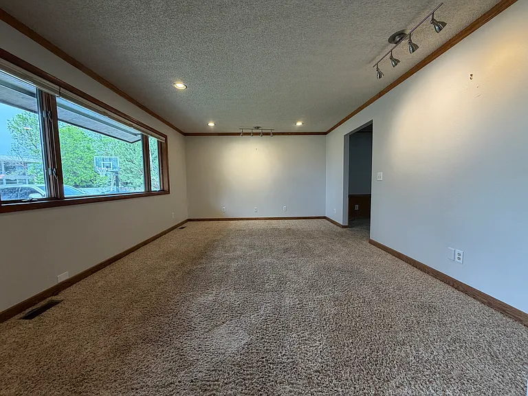400 Fox Dr — Photo 7
