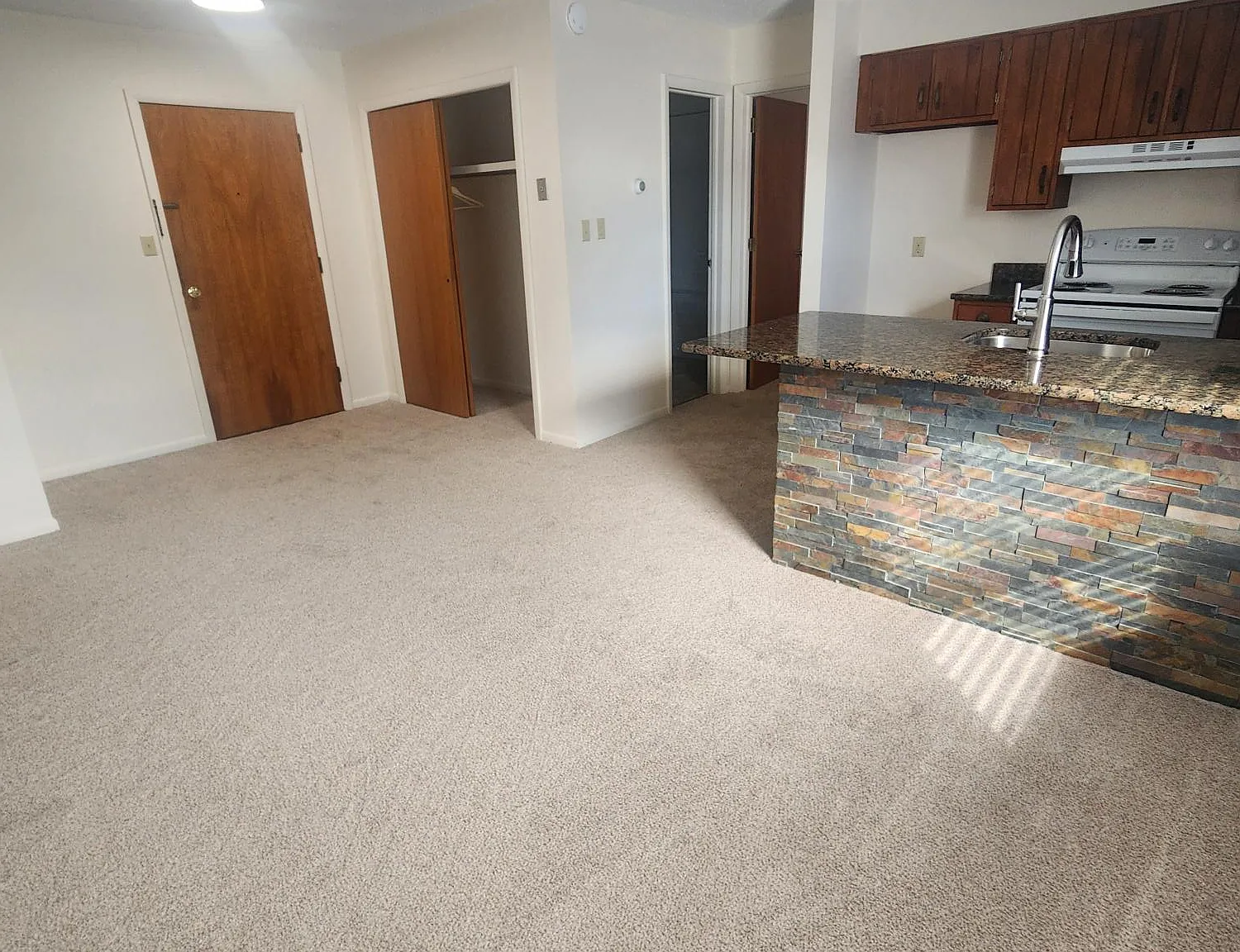 1 bed, $975 — Photo 1