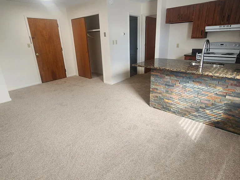400 Broad St #4 — Photo 1